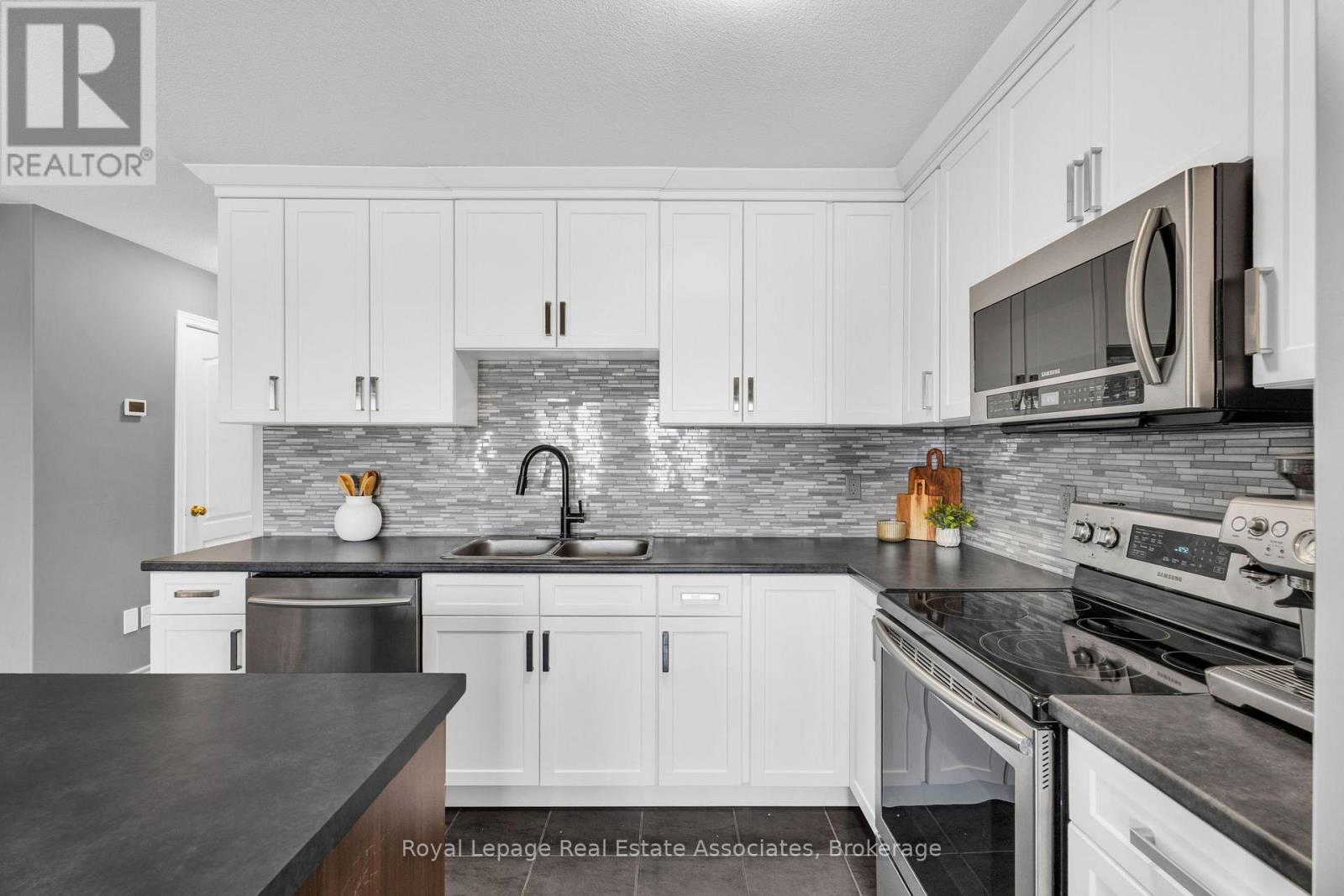 110 Winterton Court, Orangeville, Ontario  L9W 6Z7 - Photo 7 - W13159246