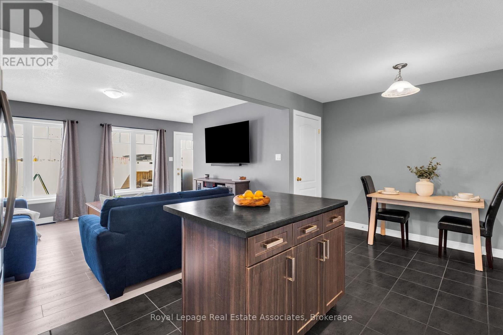 110 Winterton Court, Orangeville, Ontario  L9W 6Z7 - Photo 8 - W13159246