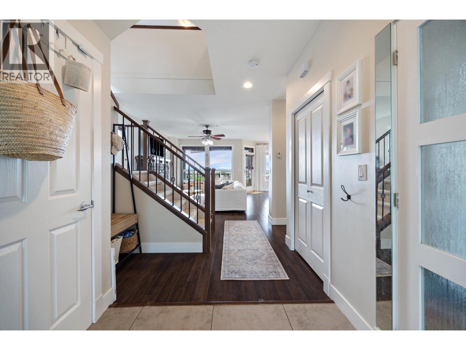 13679 Blake Loop, Maple Ridge, British Columbia  V4R 0B3 - Photo 4 - R3125860