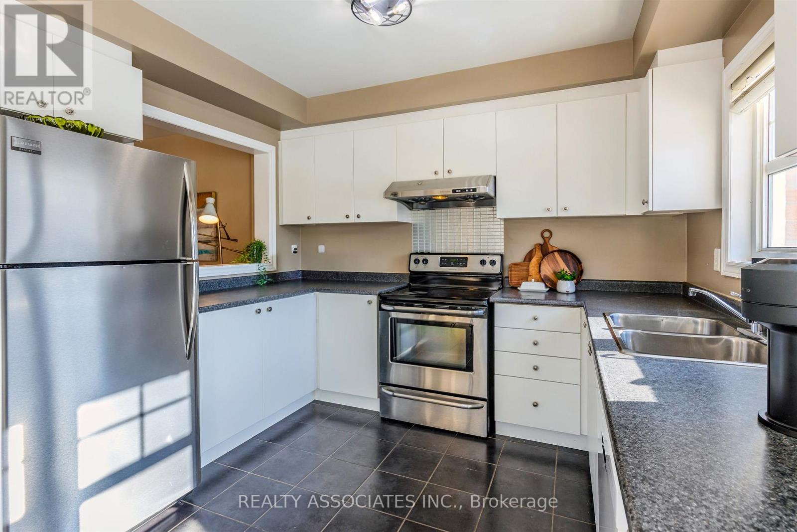 19 Bearings Avenue, Whitchurch-Stouffville, Ontario  L4A 0W6 - Photo 12 - N13042284
