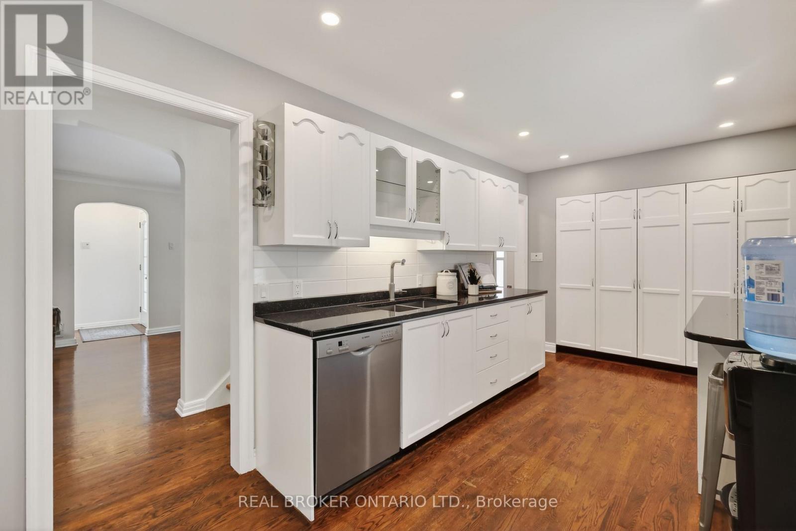 1572 Dorion Avenue, Ottawa, Ontario  K1G 0J6 - Photo 5 - X13159296
