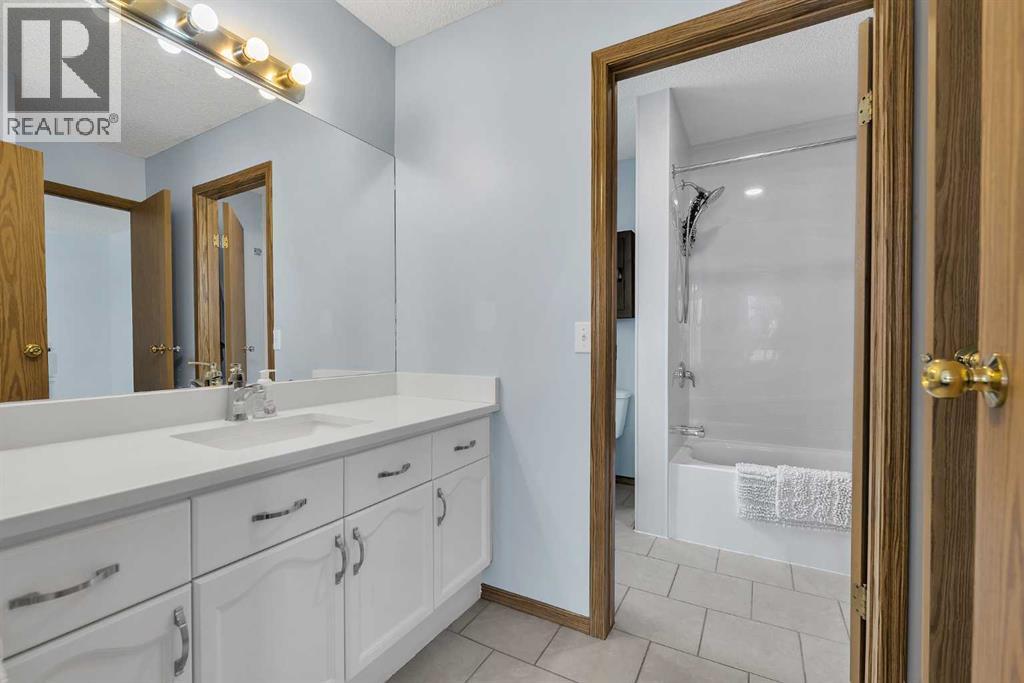 159 Hidden Way NW, Calgary, Alberta  T3A 5S7 - Photo 25 - A2313605