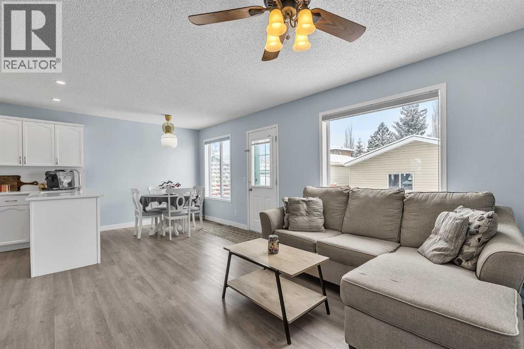 159 Hidden Way NW, Calgary, Alberta  T3A 5S7 - Photo 9 - A2313605