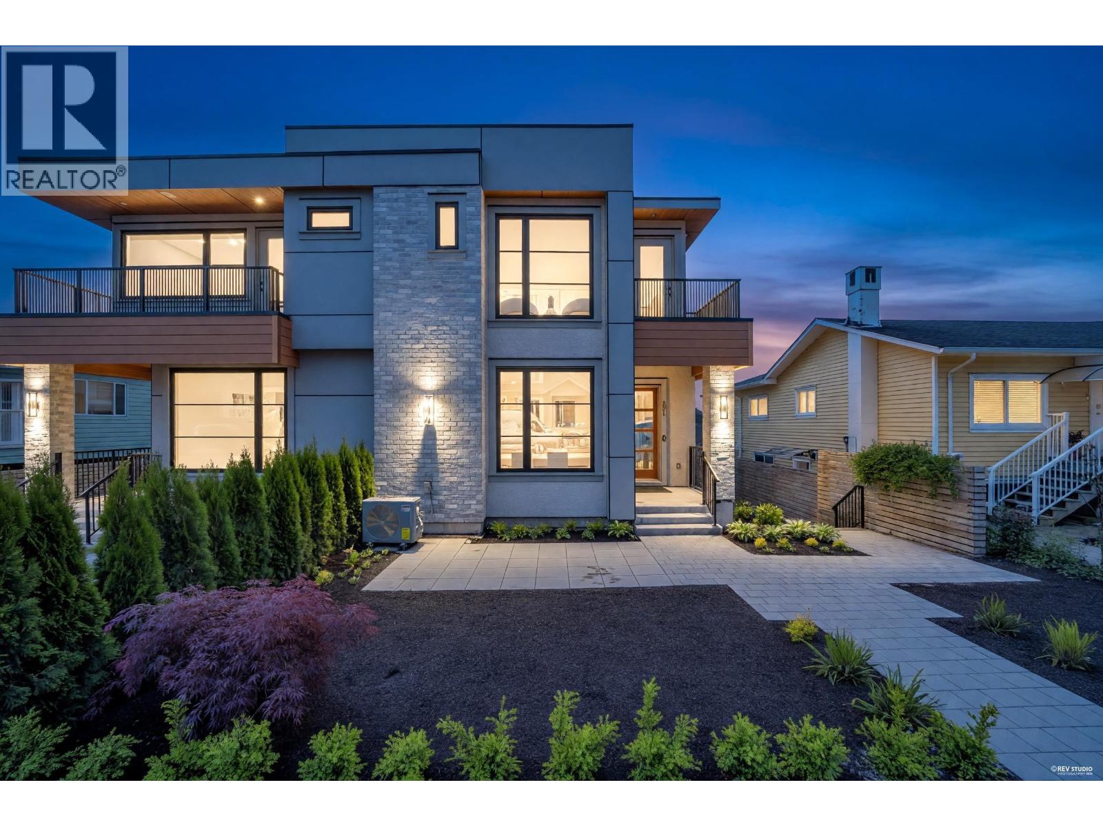 101-946 DANSEY AVENUE, Coquitlam, British Columbia