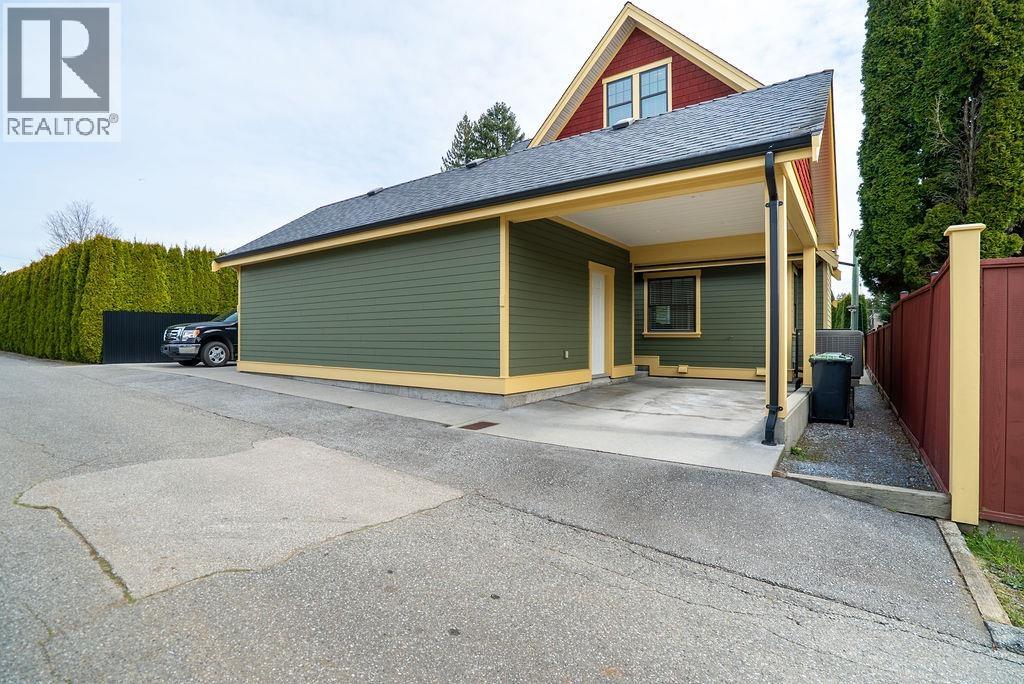 674 Colinet Street, Coquitlam, British Columbia  V3J 4X4 - Photo 3 - R3126699
