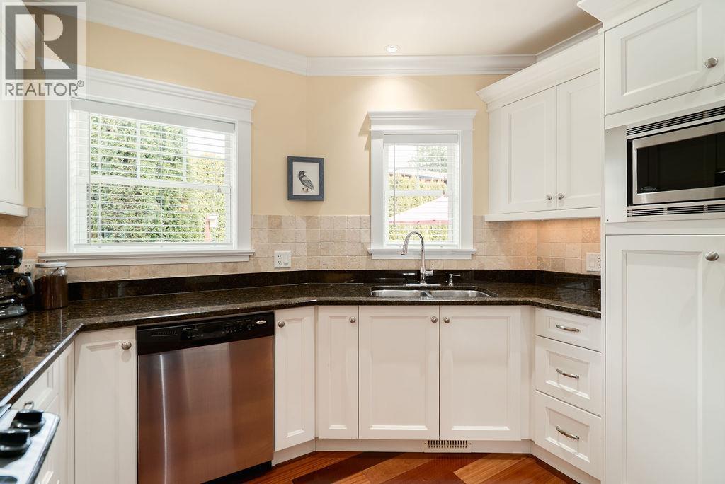 674 Colinet Street, Coquitlam, British Columbia  V3J 4X4 - Photo 5 - R3126699
