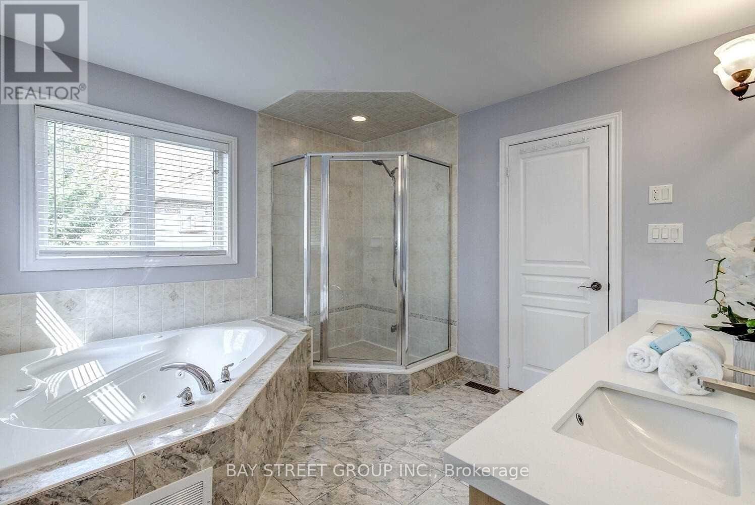 Upper - 134 Ascalon Drive, Vaughan, Ontario L6A 0M4 - Photo 18 - N13159292