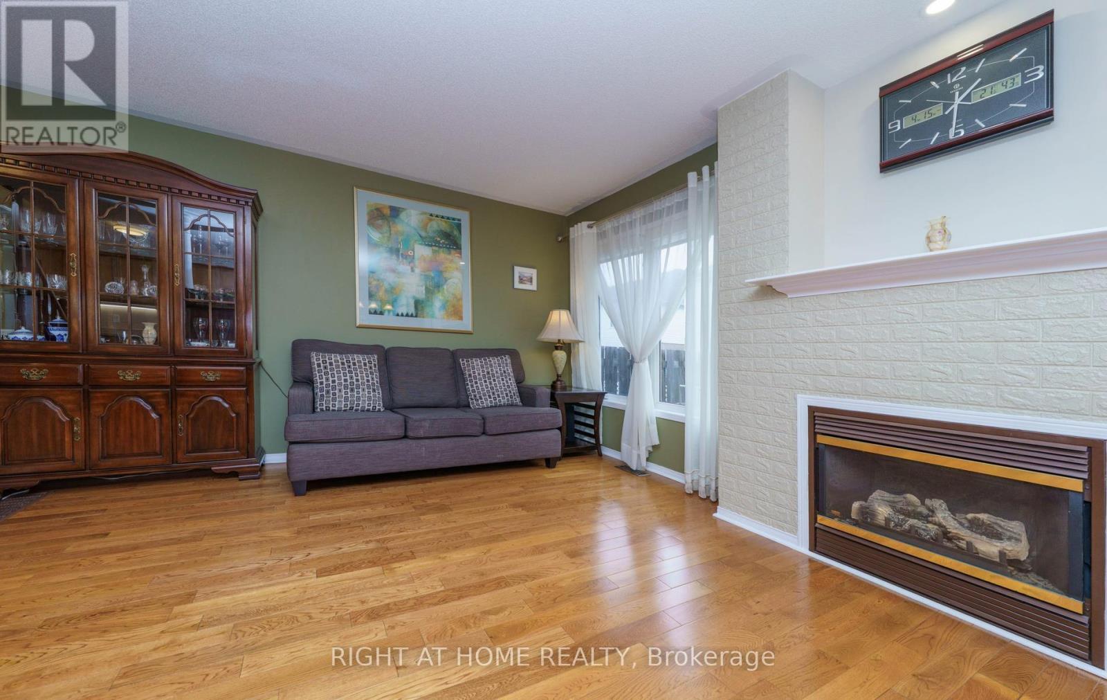 21 Marshview Avenue, Aurora, Ontario  L4G 7W2 - Photo 5 - N13159318