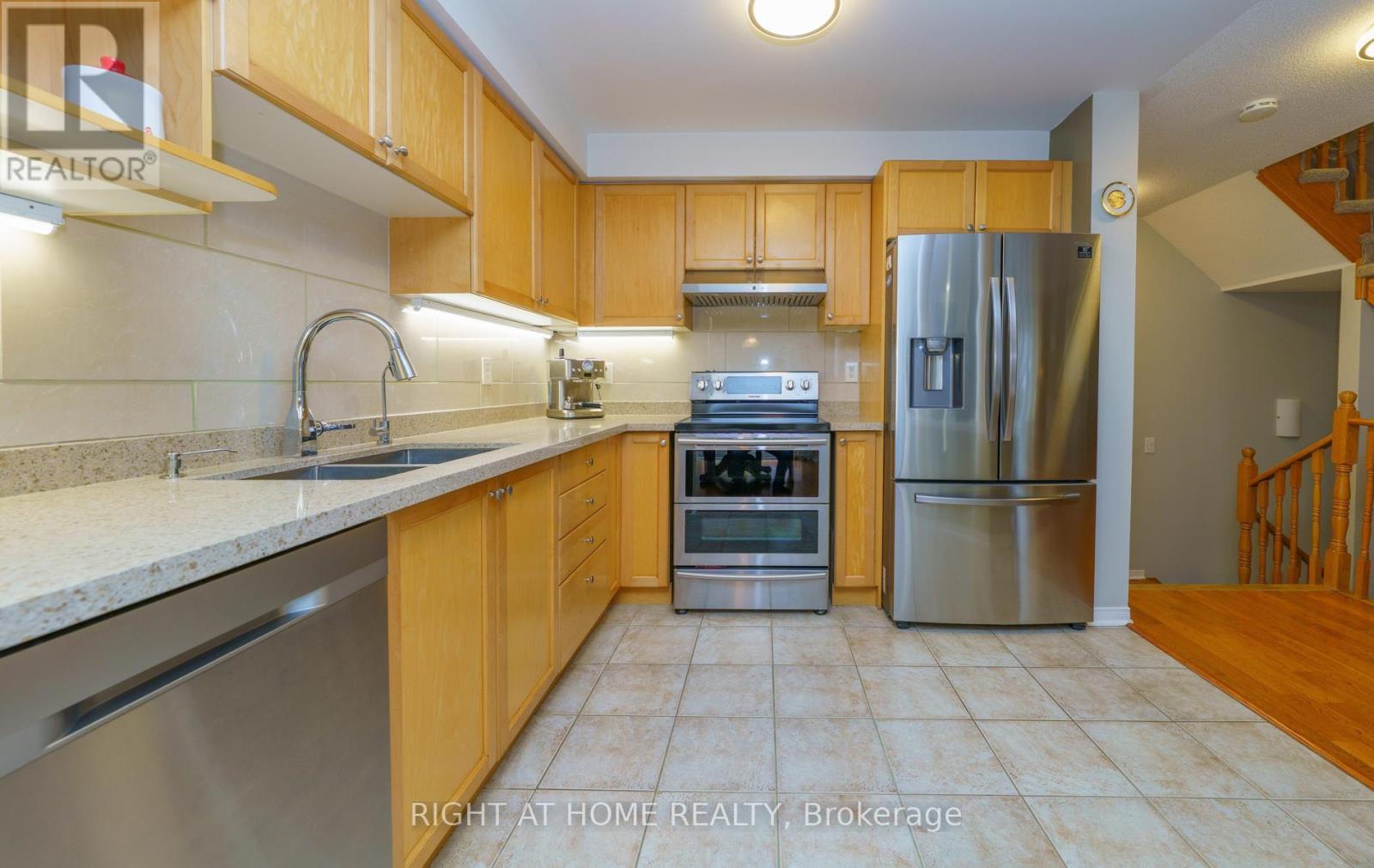 21 Marshview Avenue, Aurora, Ontario  L4G 7W2 - Photo 9 - N13159318