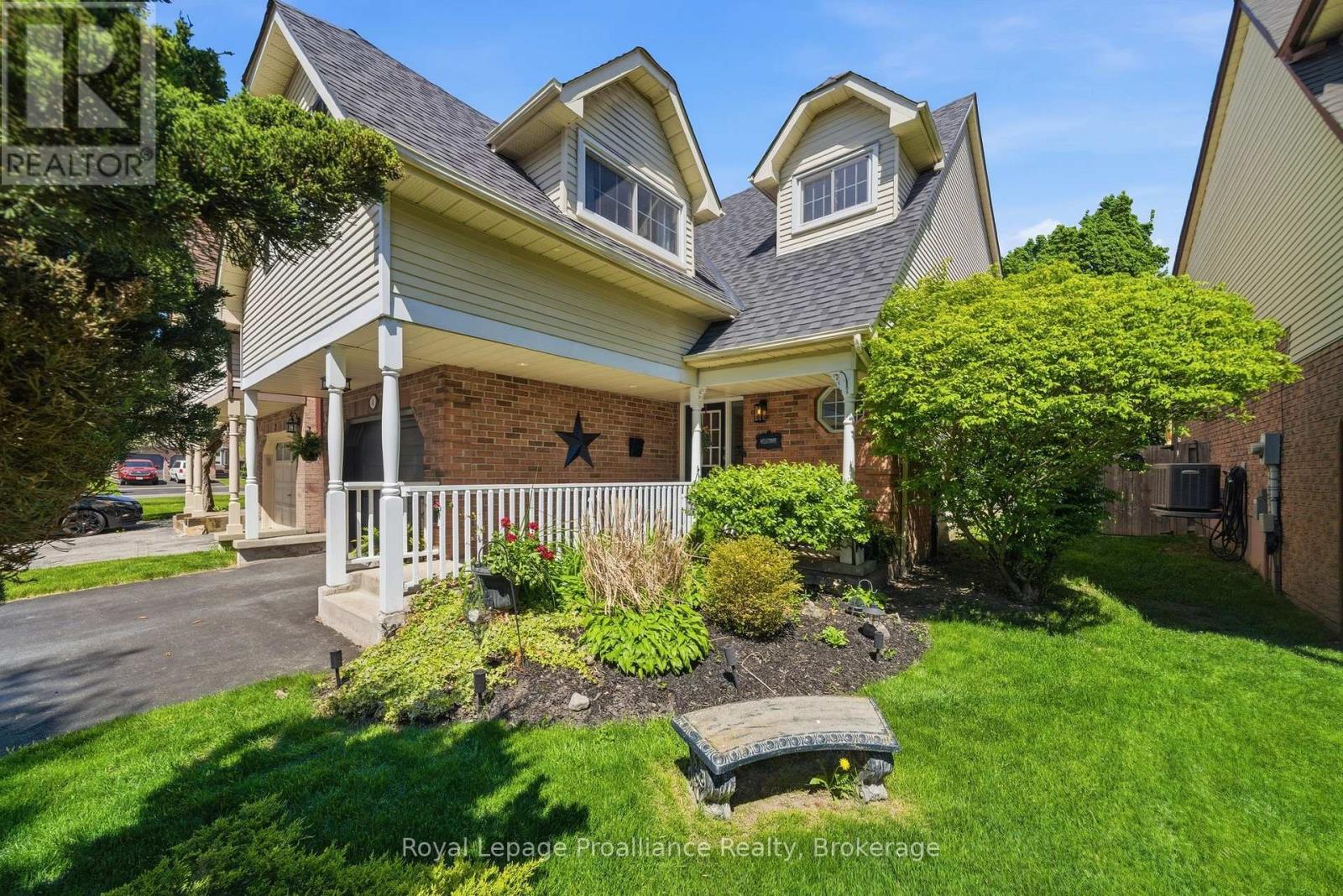 4 HENDERSON DRIVE, Whitby, Ontario