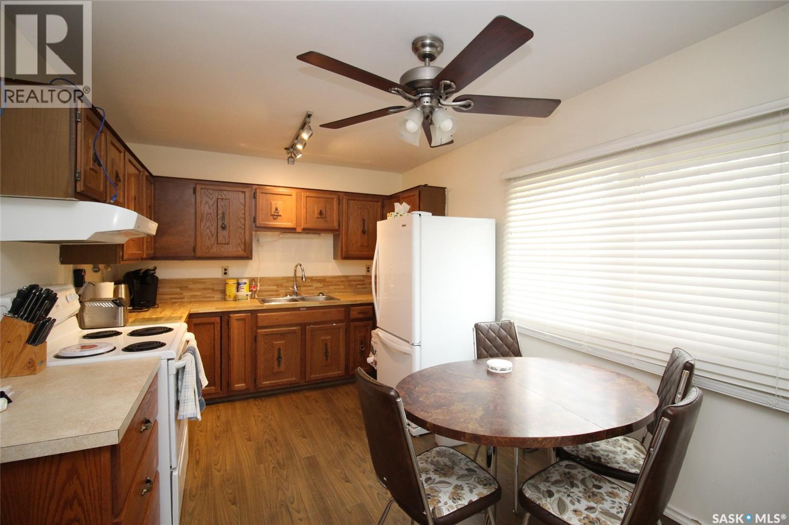 403 4th Street W, Shaunavon, Saskatchewan  S0N 2M0 - Photo 2 - SK036797