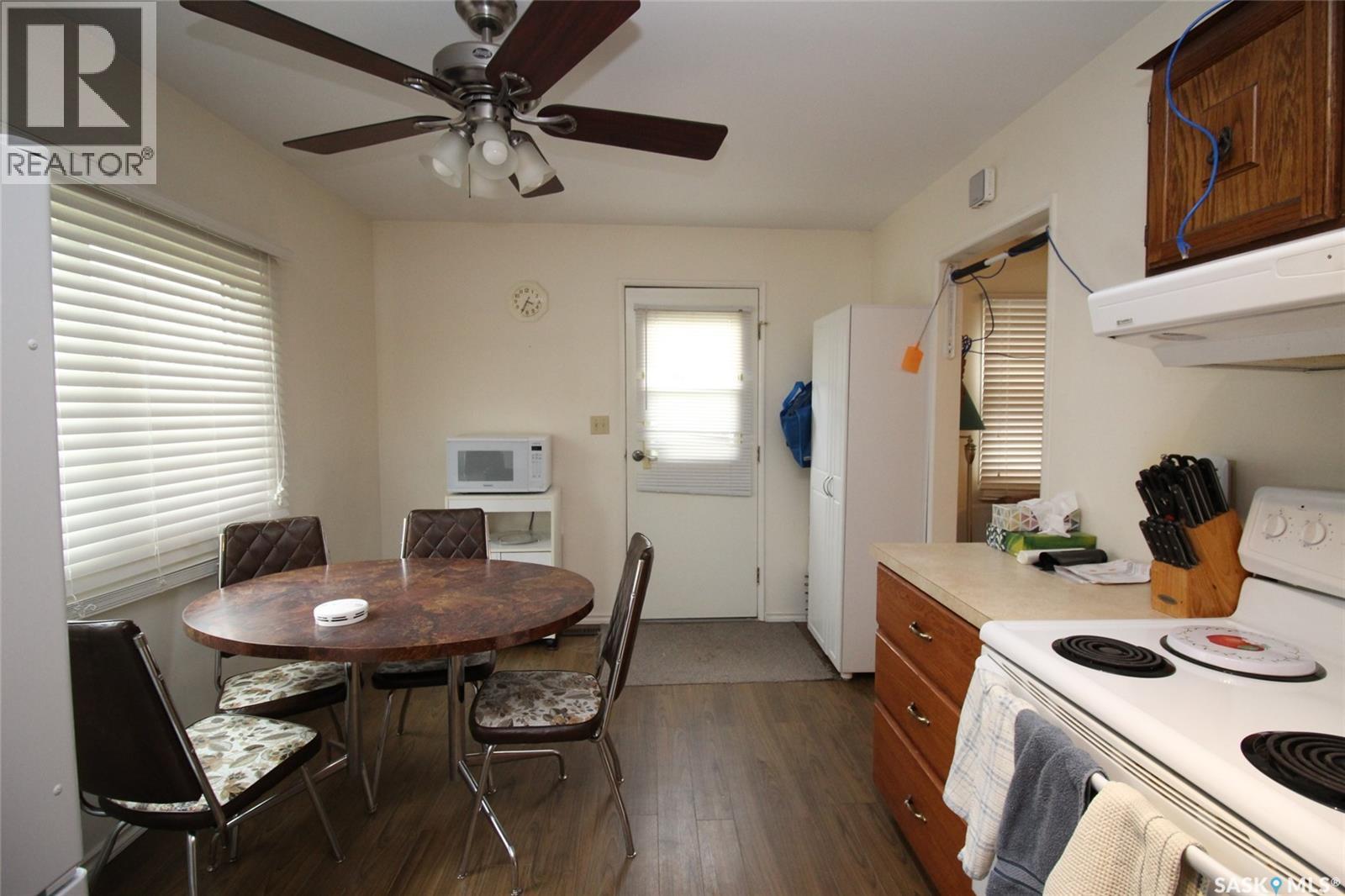 403 4th Street W, Shaunavon, Saskatchewan  S0N 2M0 - Photo 3 - SK036797