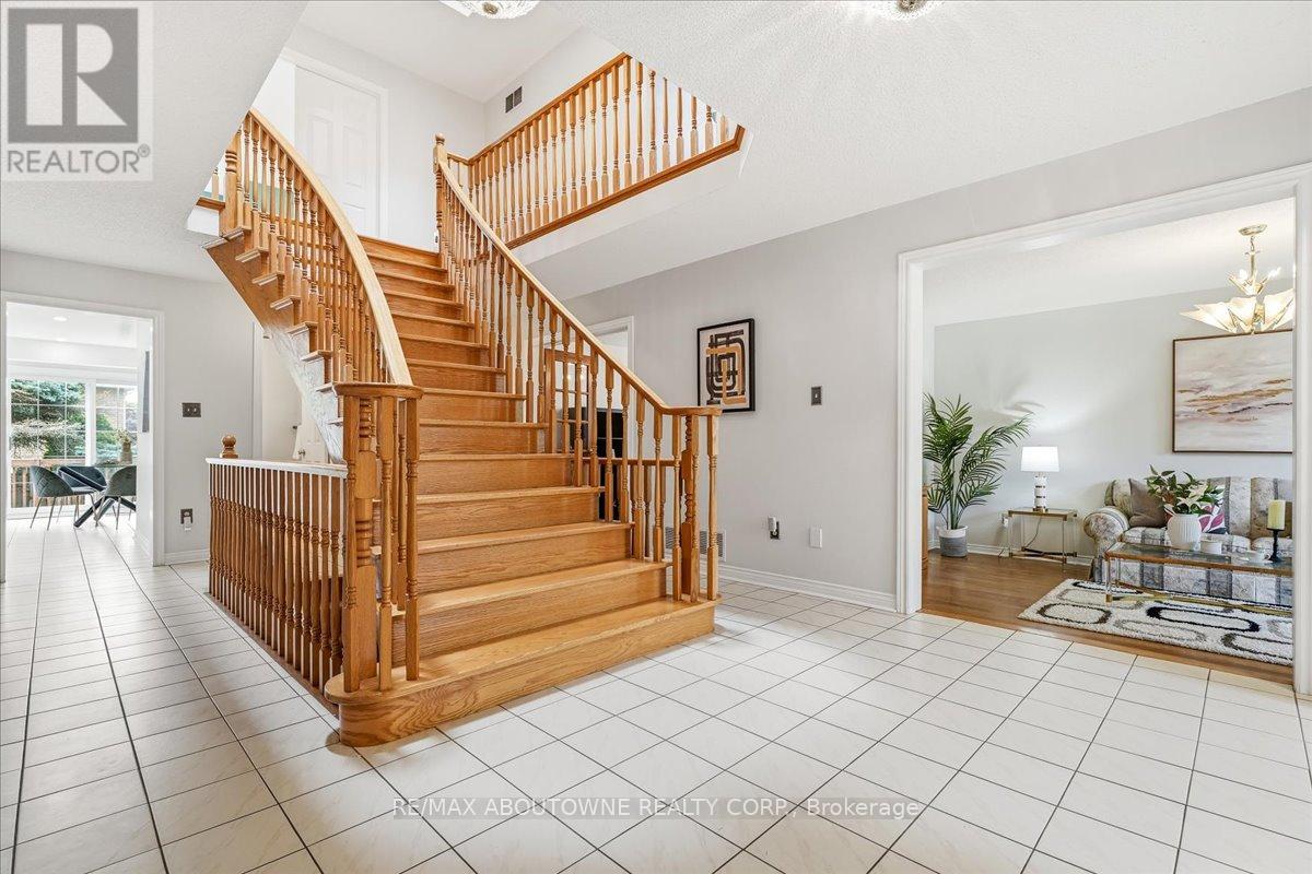 2055 Blacksmith Lane, Oakville, Ontario  L6M 3A3 - Photo 8 - W13159172