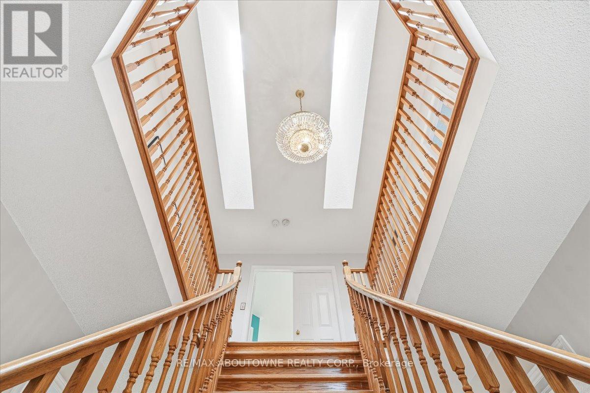 2055 Blacksmith Lane, Oakville, Ontario  L6M 3A3 - Photo 9 - W13159172