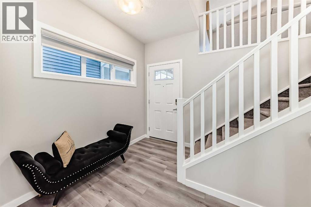 33 Sundown Avenue, Cochrane, Alberta  T4C 2T3 - Photo 3 - A2313519