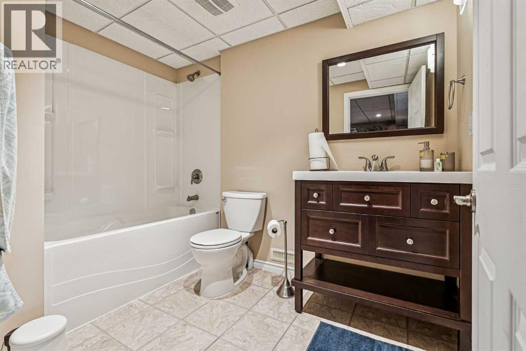 108 Seagreen Lane, Chestermere, Alberta  T1X 0E8 - Photo 33 - A2313164