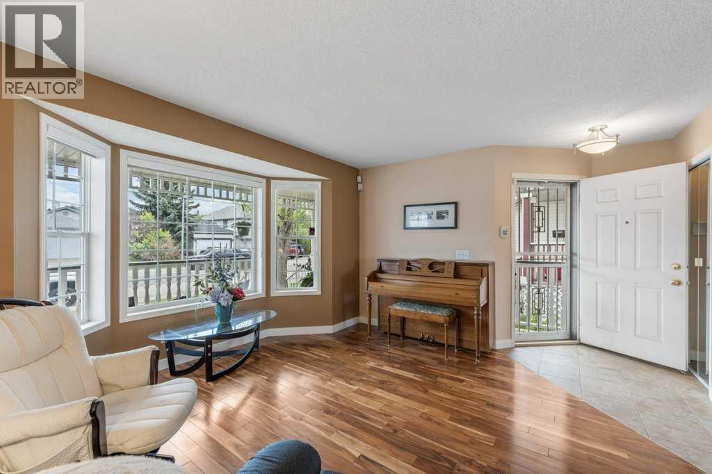 10744 Hidden Valley Drive NW, Calgary, Alberta  T3A 5K1 - Photo 4 - A2313517