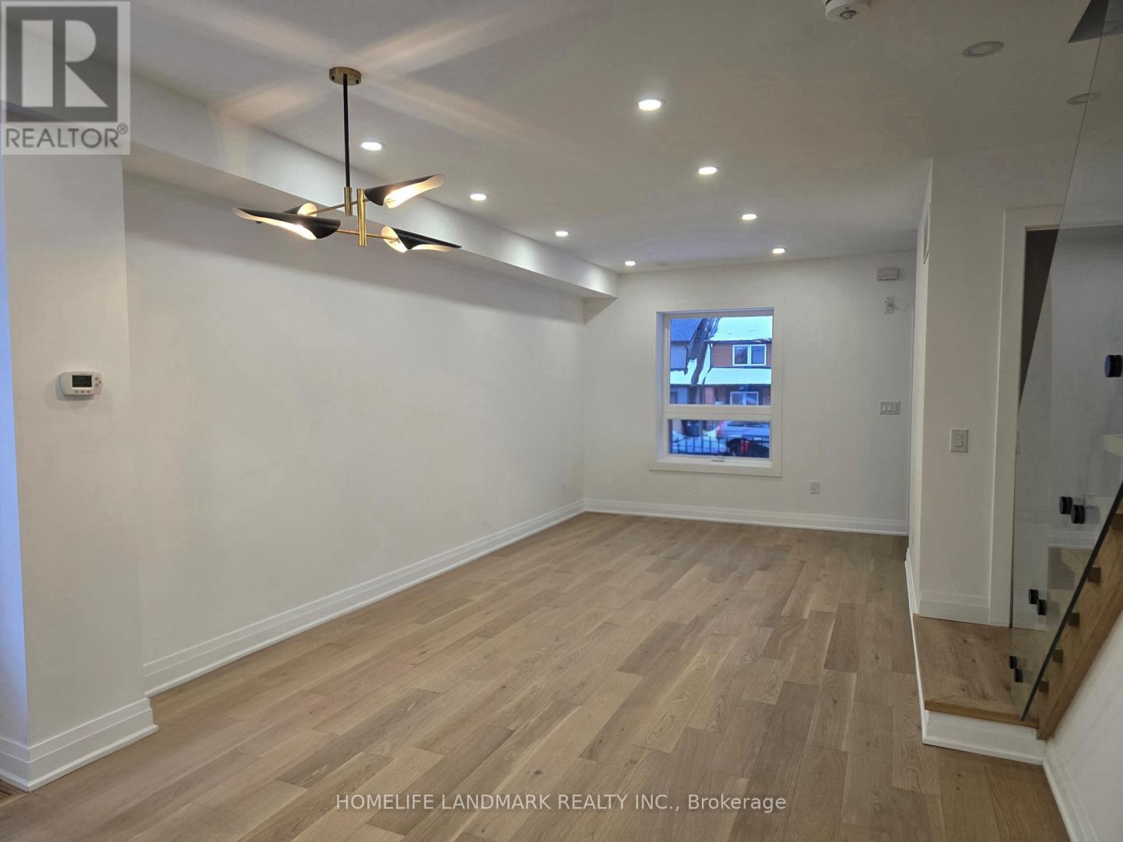 9 Alton Avenue, Toronto, Ontario  M4L 2M3 - Photo 4 - E13159320