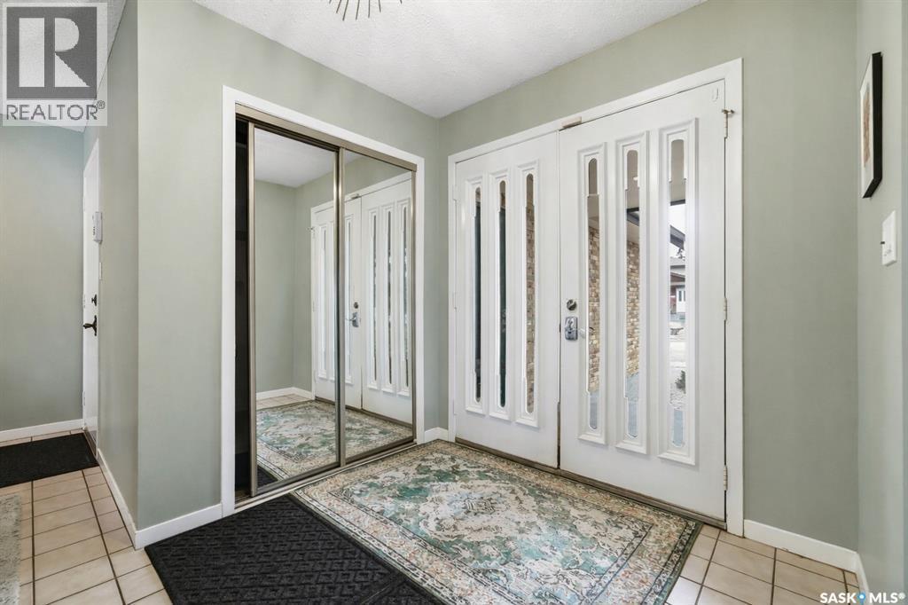 2402 Truesdale Drive, Regina, Saskatchewan  S4V 0W2 - Photo 4 - SK036723