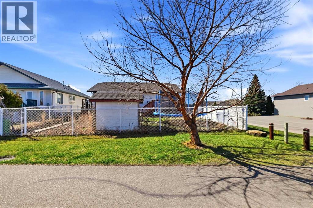 2 Lewis Close, Red Deer, Alberta  T4R 3E4 - Photo 27 - A2307682