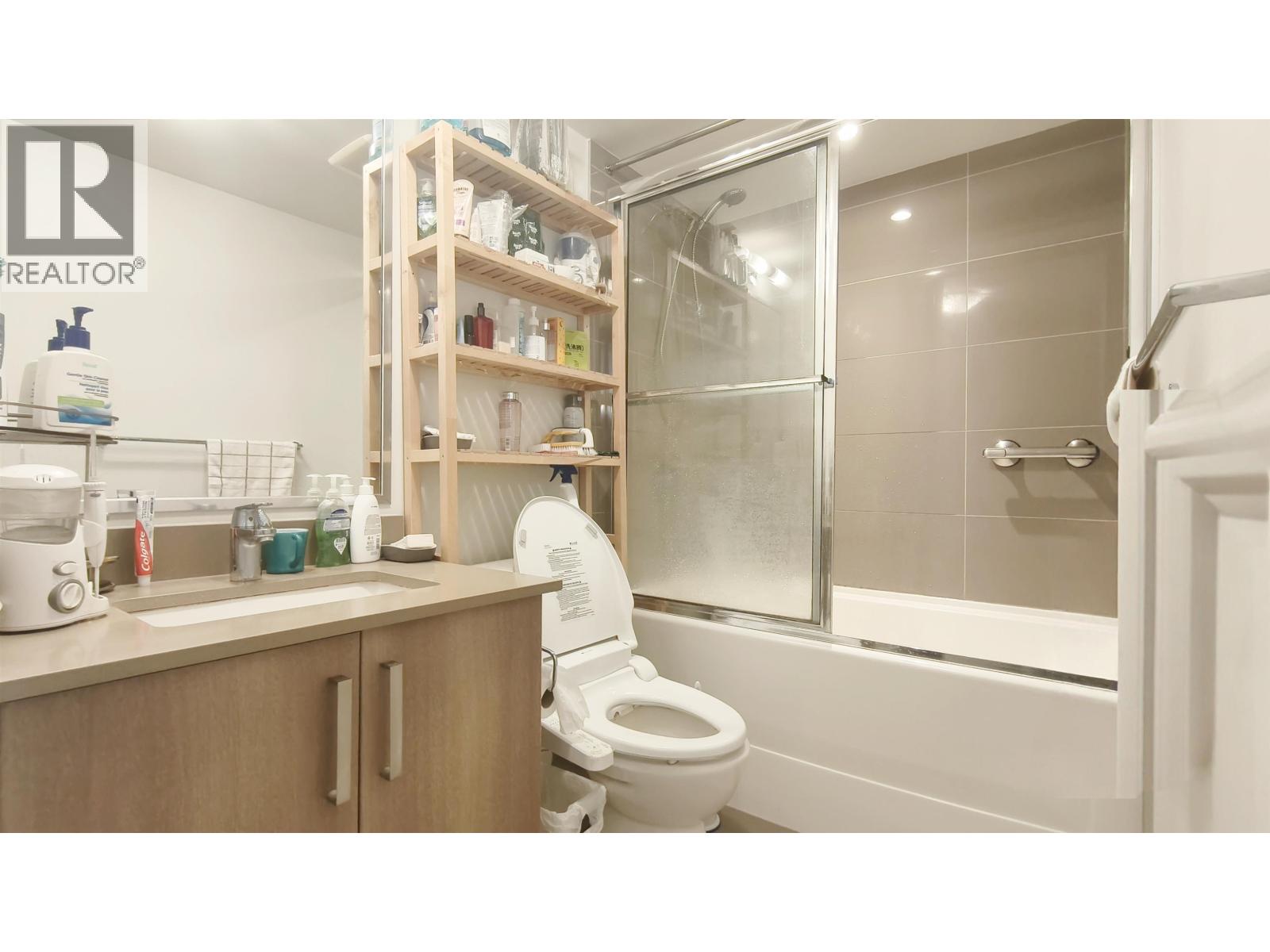 209 7058 14th Avenue, Burnaby, British Columbia  V3N 0E6 - Photo 8 - R3125971