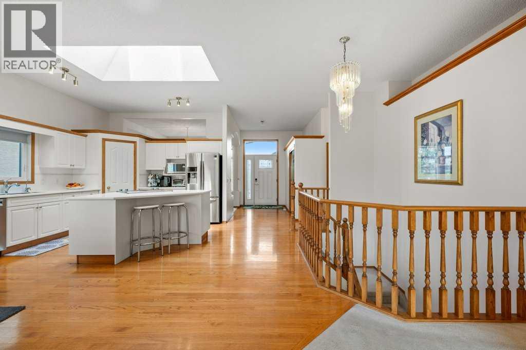 125 Woodpark Close SW, Calgary, Alberta  T2W 6H1 - Photo 5 - A2313625