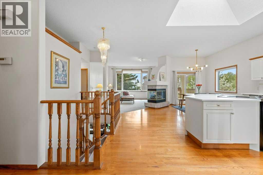 125 Woodpark Close SW, Calgary, Alberta  T2W 6H1 - Photo 2 - A2313625