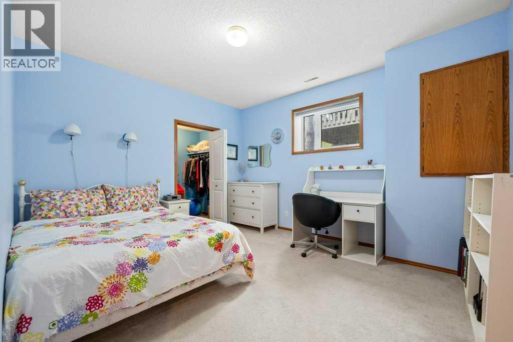 125 Woodpark Close SW, Calgary, Alberta  T2W 6H1 - Photo 35 - A2313625