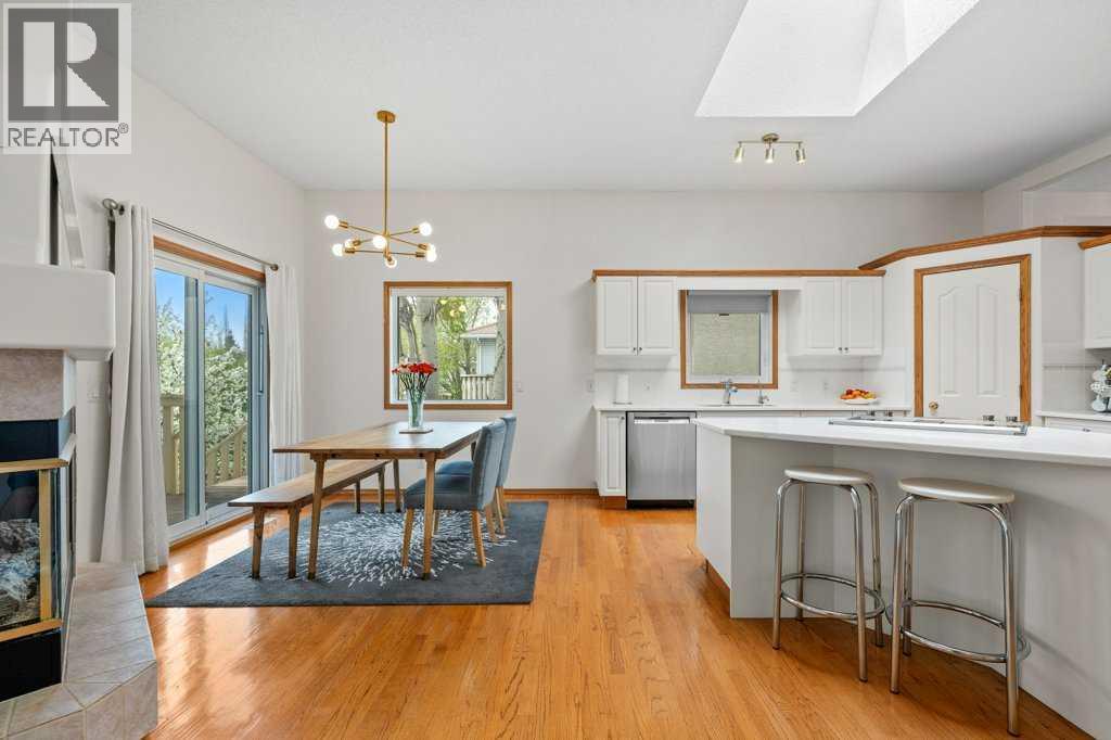 125 Woodpark Close SW, Calgary, Alberta  T2W 6H1 - Photo 9 - A2313625