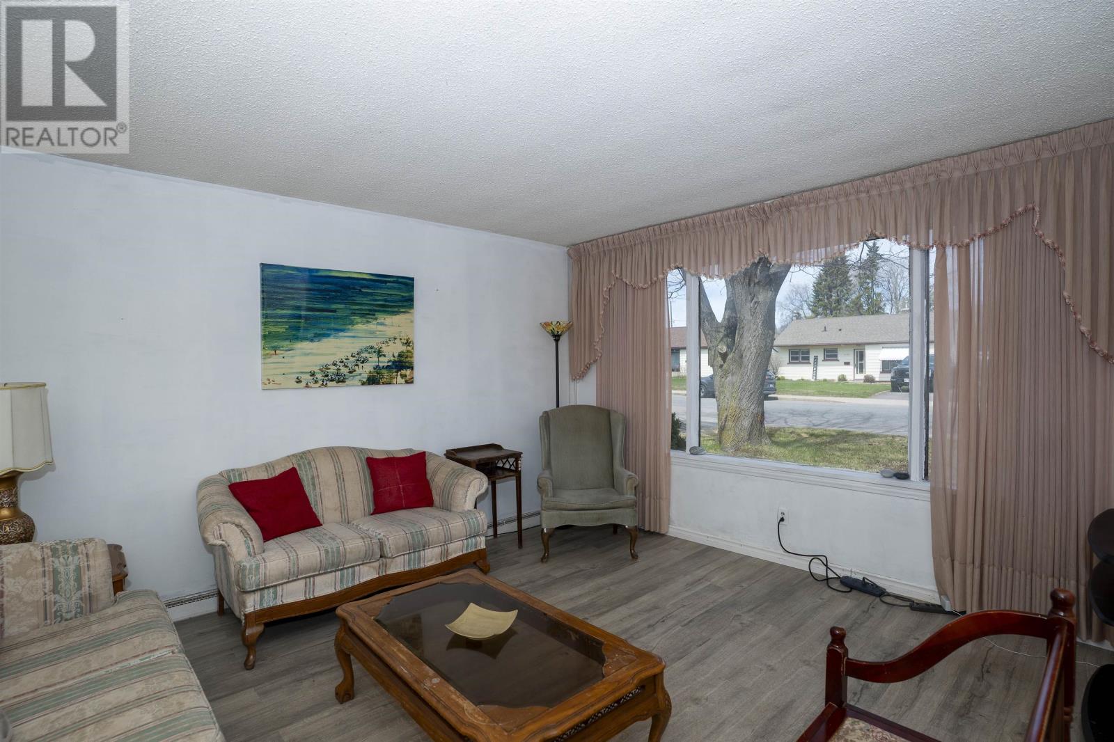 2102 Begin St E, Thunder Bay, Ontario  P7E 5L5 - Photo 3 - TB2601135