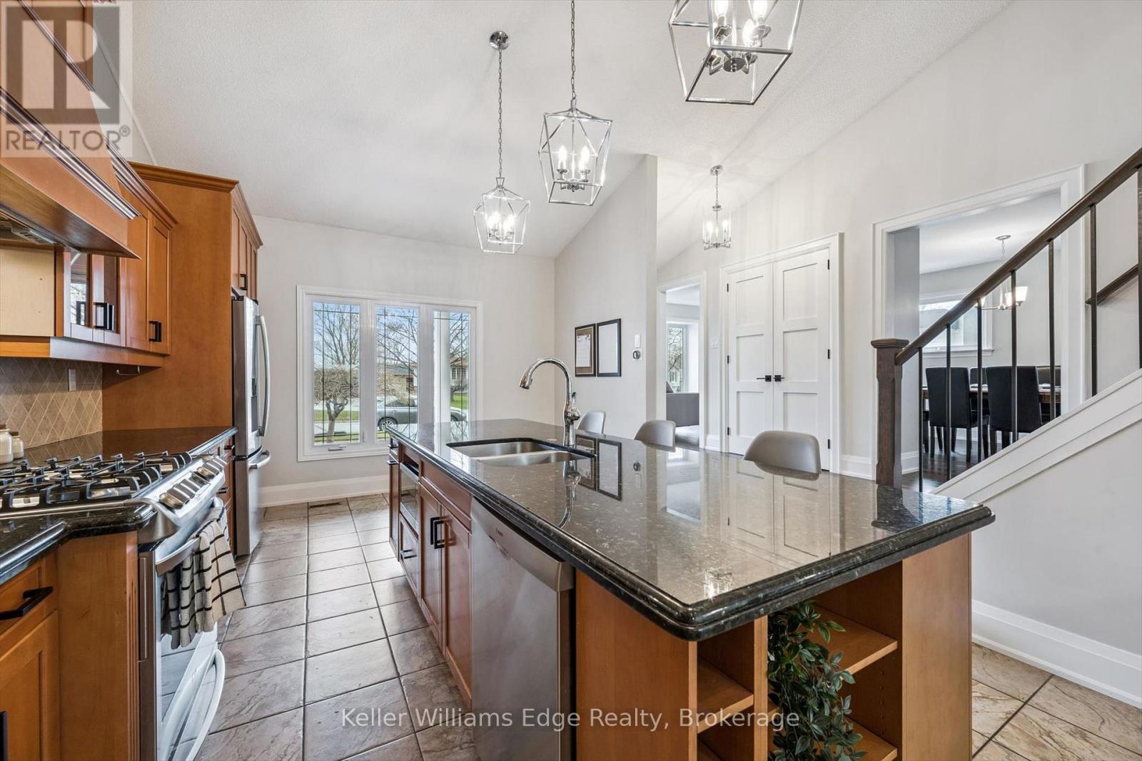 2414 Upton Court, Oakville, Ontario  L6L 5E4 - Photo 7 - W13159398