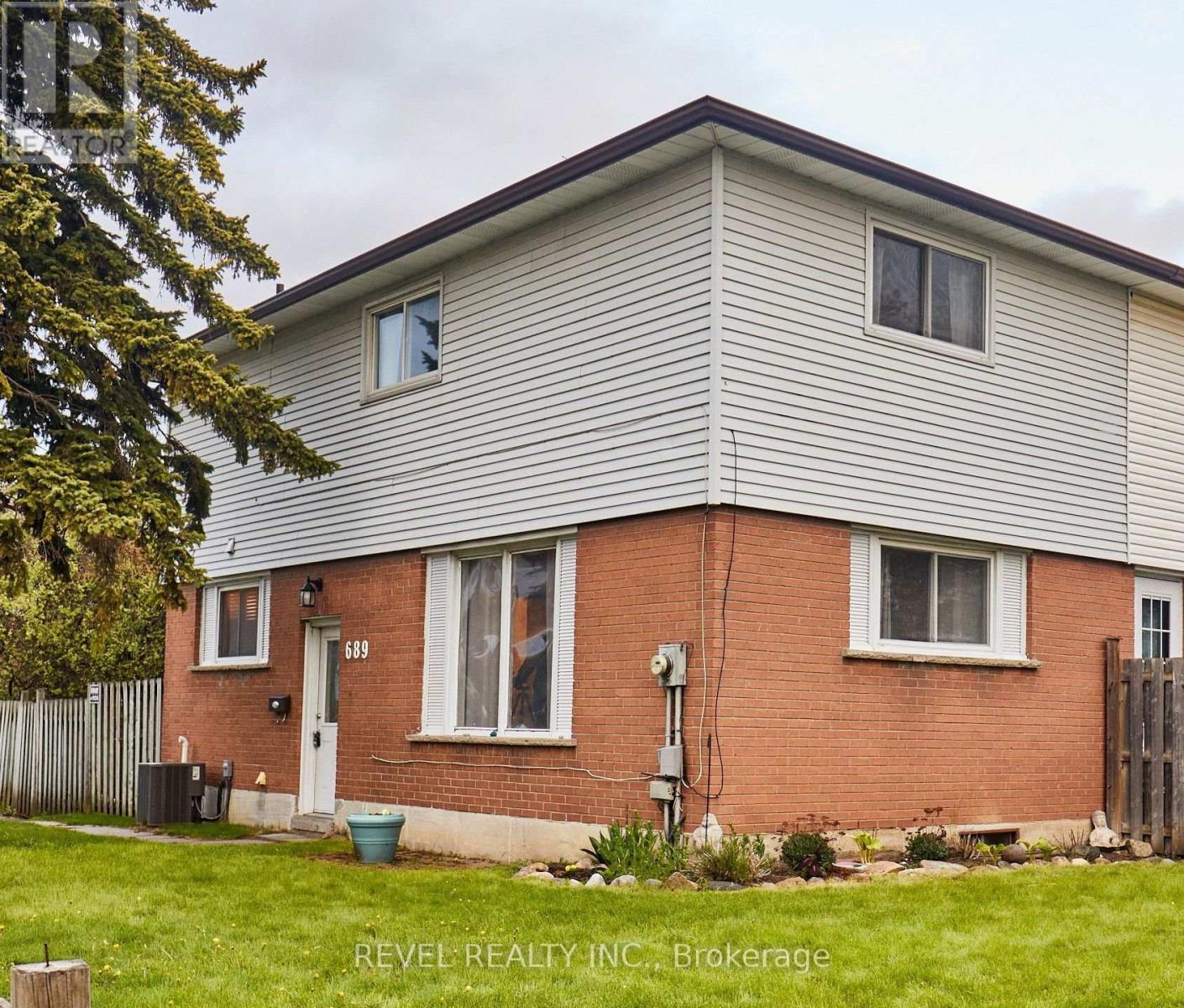 689 Gibb Street, Oshawa, Ontario  L1J 1Z8 - Photo 1 - E13159388
