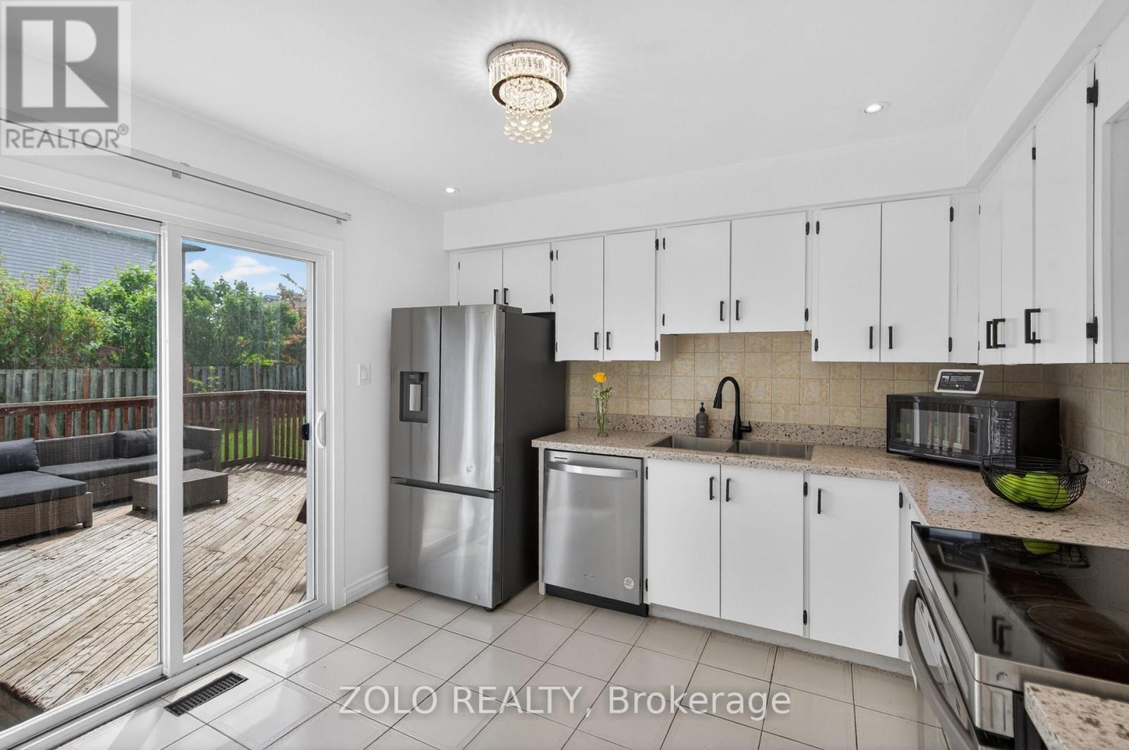 6166 Kindree Circle, Mississauga, Ontario  L5N 3C2 - Photo 11 - W13159400