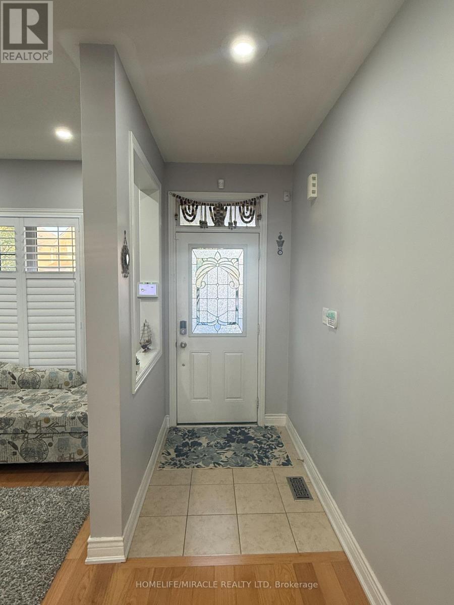 26 Country Ridge Court, Brampton, Ontario  L6P 3S2 - Photo 7 - W13159404