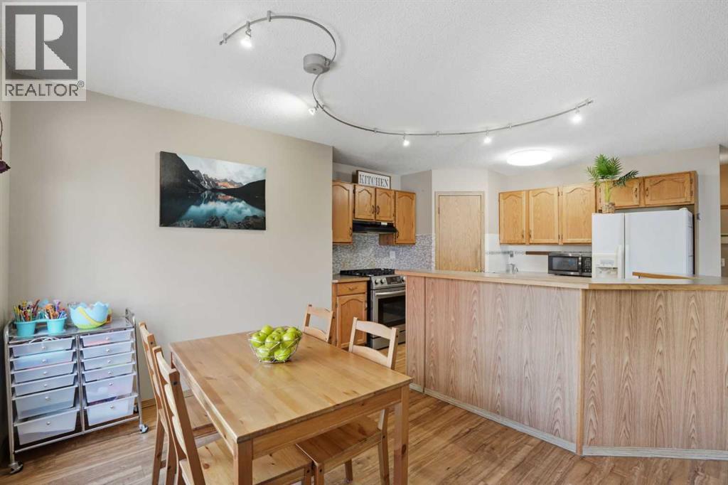11 Somerglen Place SW, Calgary, Alberta  T2Y 3L5 - Photo 8 - A2312646
