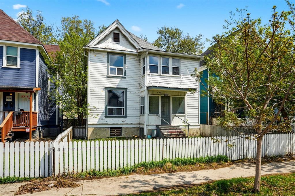 West Broadway Duplex for sale:  4 bedroom 1,942 sq.ft. (Listed 2026-05-22)