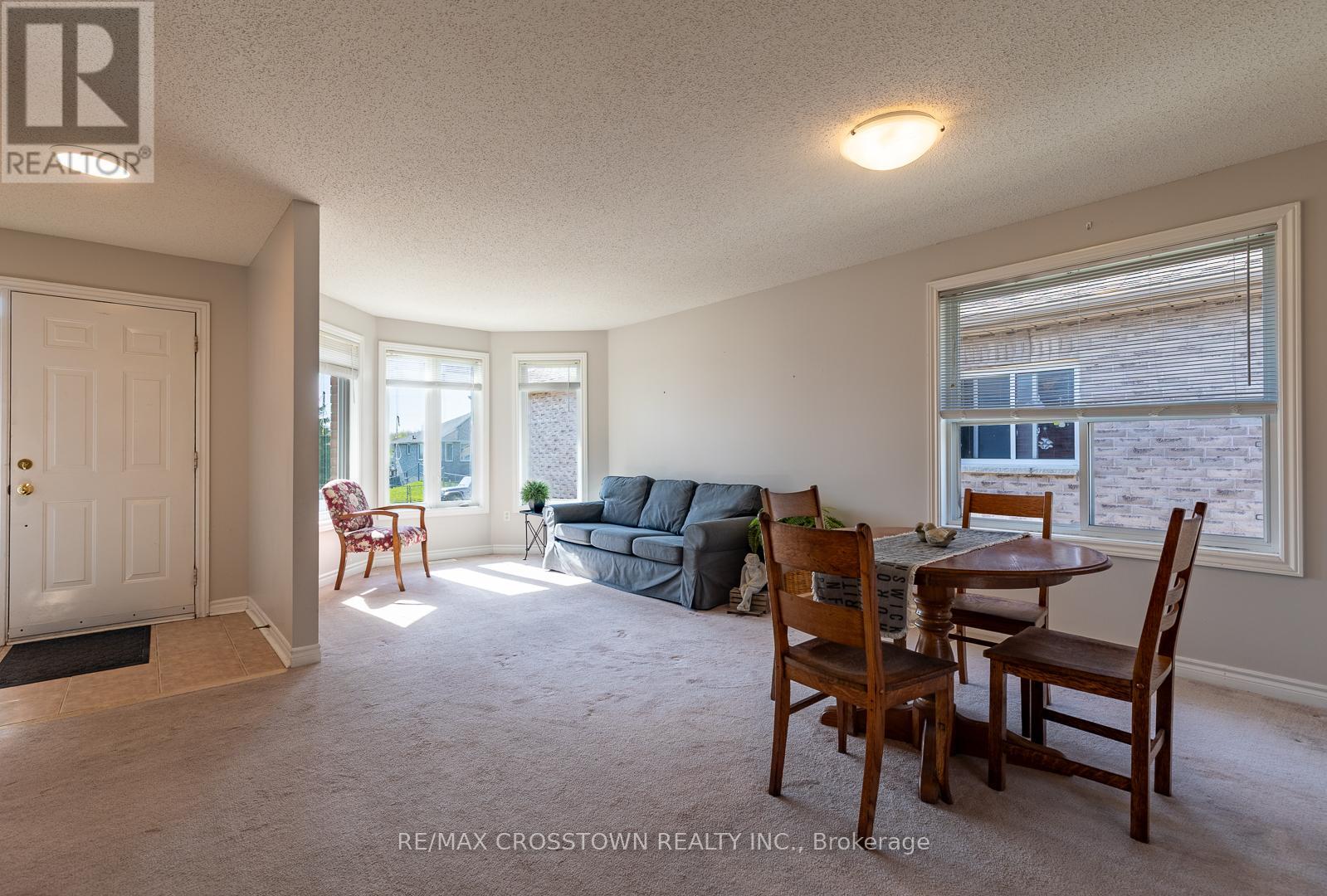156 Pringle Drive, Barrie, Ontario  L4N 0R3 - Photo 5 - S13159434