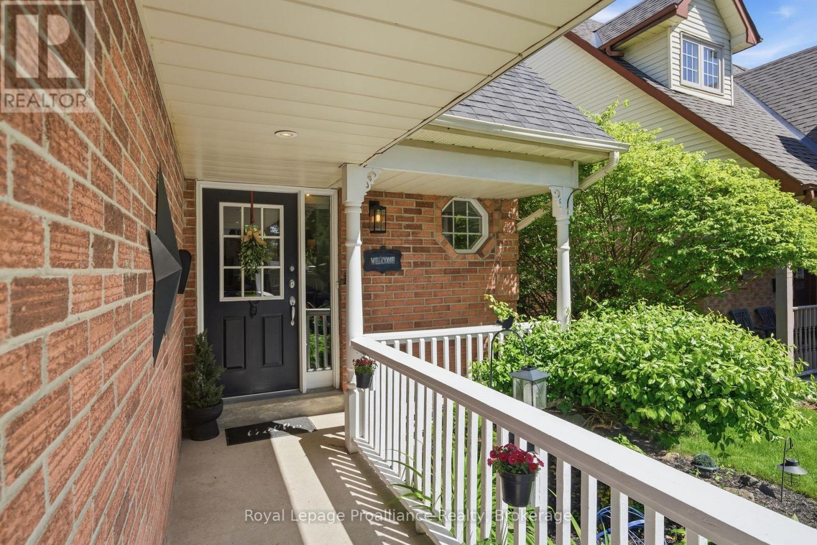4 Henderson Drive, Whitby, Ontario  L1N 7Y2 - Photo 5 - E13157840