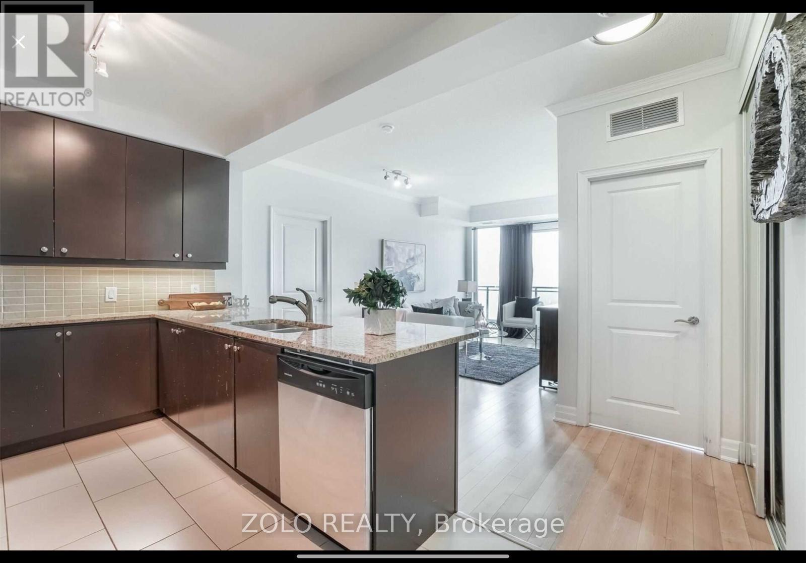 1905 - 100 John Street, Brampton, Ontario  L6W 0A8 - Photo 7 - W13159460