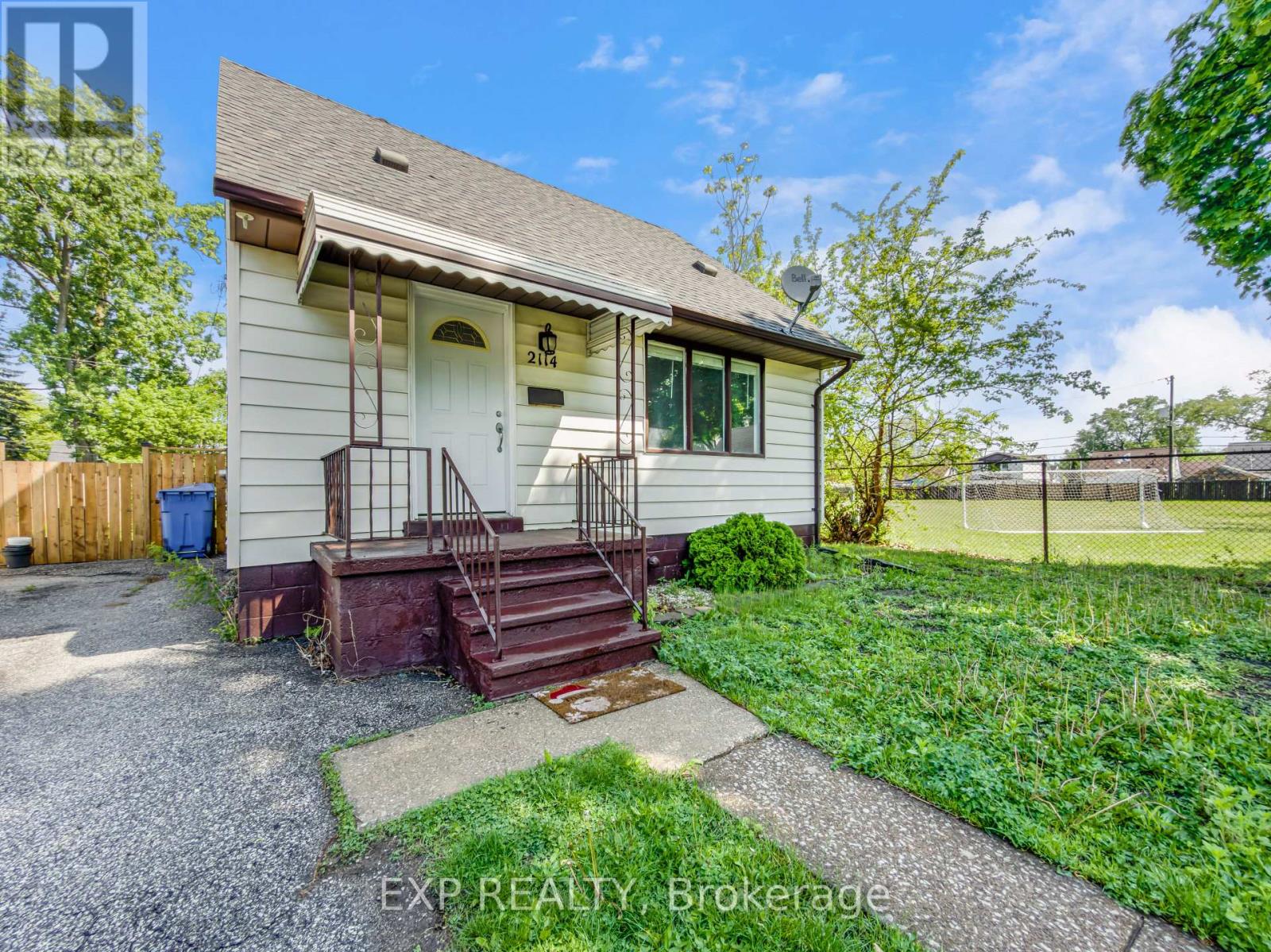 2114 GIRARDOT STREET, Windsor, Ontario