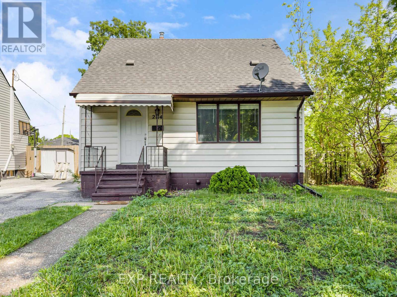 2114 Girardot Street, Windsor, Ontario  N9B 1R2 - Photo 2 - X13159458