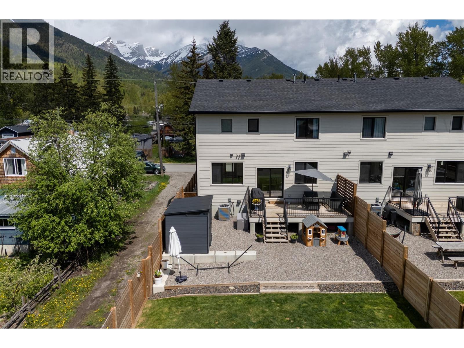 1000 Hand Avenue, Fernie, British Columbia  V0B 1M0 - Photo 2 - 10388302