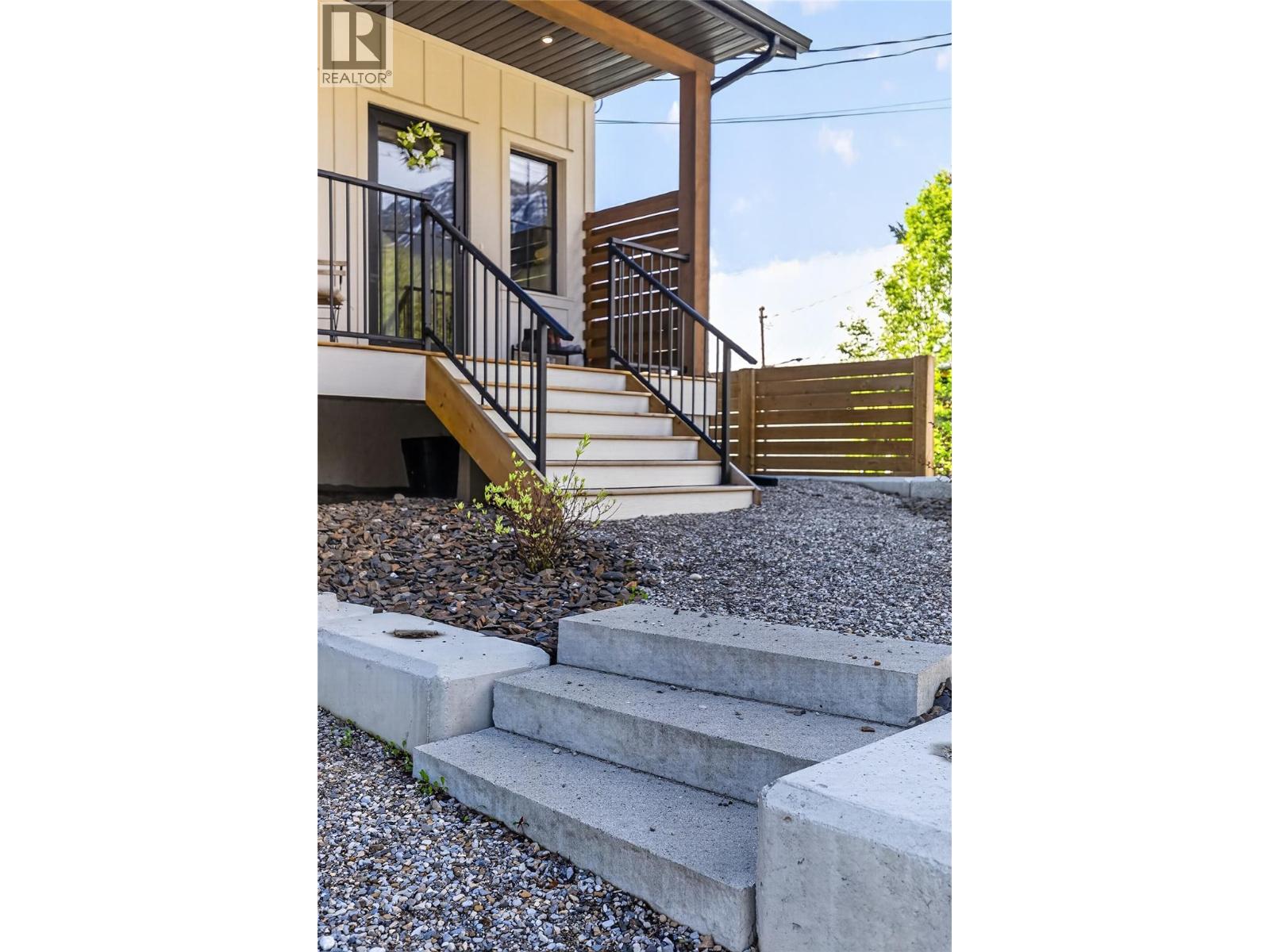 1000 Hand Avenue, Fernie, British Columbia  V0B 1M0 - Photo 6 - 10388302
