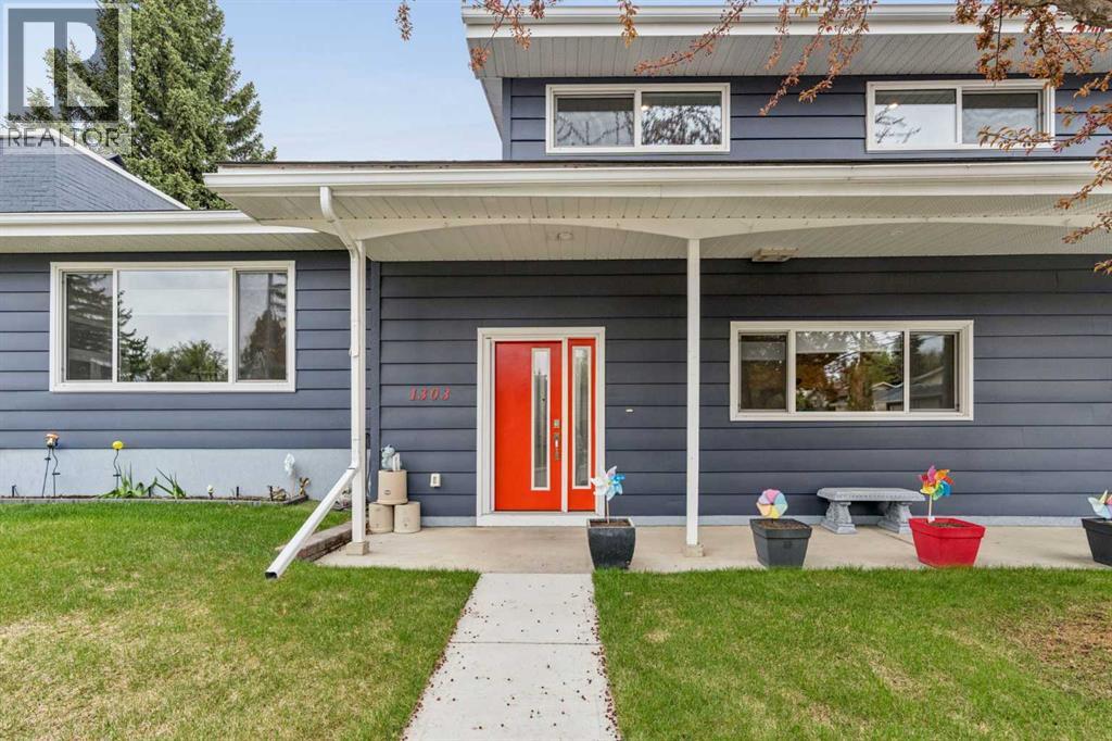 1303 105 Avenue SW, Calgary, Alberta  T2W 0B5 - Photo 3 - A2313272