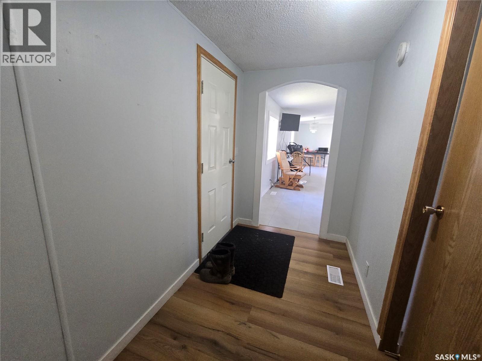 212 Railway Avenue N, Lampman, Saskatchewan  S0C 1N0 - Photo 11 - SK036774