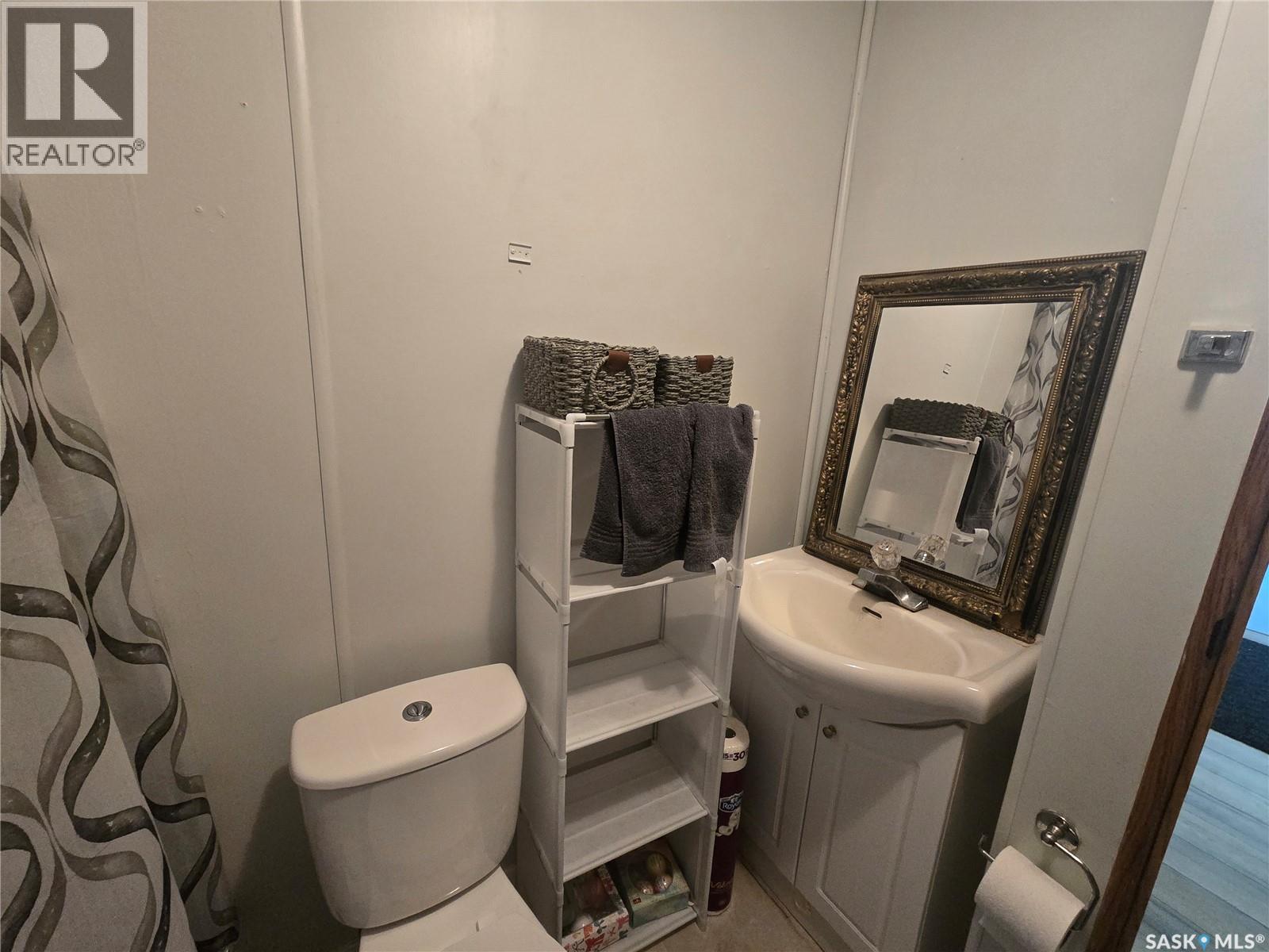212 Railway Avenue N, Lampman, Saskatchewan  S0C 1N0 - Photo 13 - SK036774