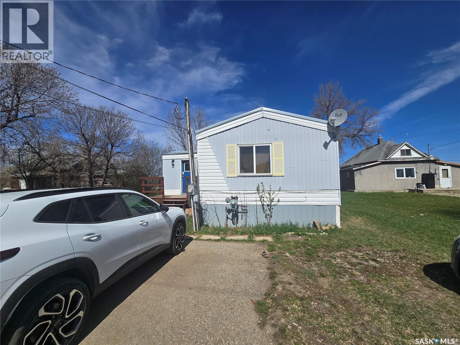 212 Railway Avenue N, Lampman, Saskatchewan  S0C 1N0 - Photo 3 - SK036774