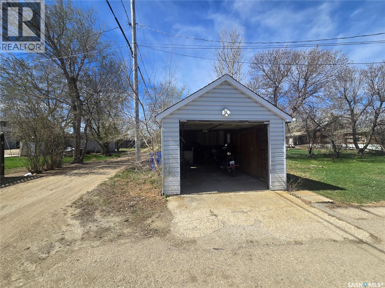 212 Railway Avenue N, Lampman, Saskatchewan  S0C 1N0 - Photo 5 - SK036774