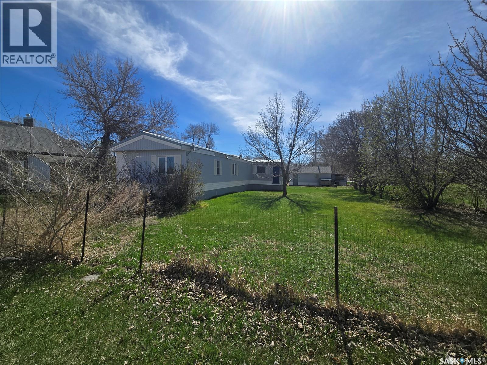 212 Railway Avenue N, Lampman, Saskatchewan  S0C 1N0 - Photo 6 - SK036774