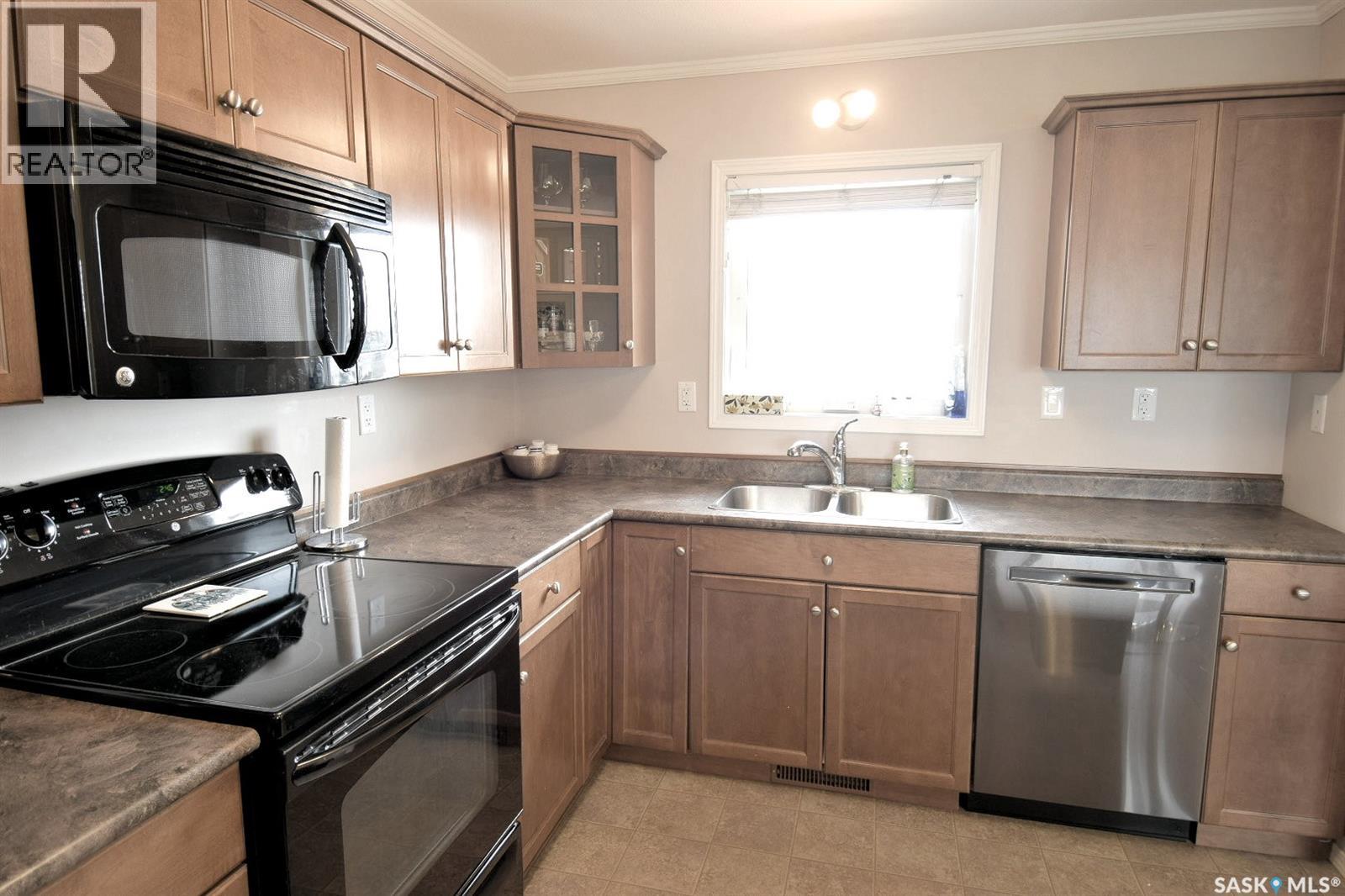 102 1022 Hampton Circle, Saskatoon, Saskatchewan  S7R 0K3 - Photo 3 - SK036621